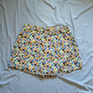 Jupe short Annie champêtre, fleuri et confortable